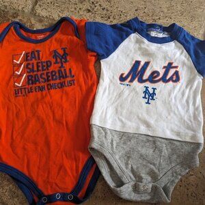 SET OF 2 MLB LICENSED NEW YORK METS ONESIES 12-18 MONTHS